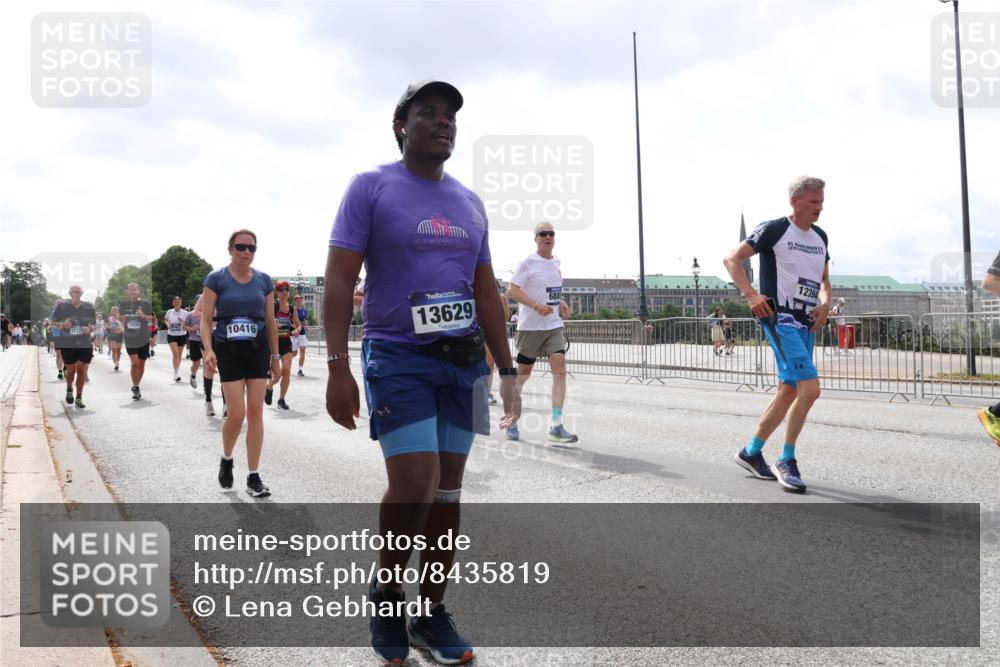 29.06.2025 - hella hamburg halbmarathon Lena Gebhardt http://msf.ph/oto/8435819 29.06.2025 10:45:03 Lombardsbrücke 17272, 13039, 10416, 15809, 13629, 688, 12394, 1024, 1273, 1629, 1685, 1798, 1924, 2007, 2674, 2779, 3160, 3164, 3570, 3879, 3993, 4099, 4102, 4186, 4215, 4275, 4337, 4504, 4820, 4851, 4968, 5099, 5108, 5190, 5355, 5636, 6509, 6763, 6788, 6841, 6888, 6980, 7699, 7912, 8582, 8594, 8605, 8762, 8907, 9036, 9084, 9085, 9331, 9333, 9397, 9536, 10562, 10566, 10668, 10707, 11272, 11314, 12198, 12318, 12332, 12334, 12394, 13039, 13261, 14681, 18454, 18459 meine-sportfotos.de
