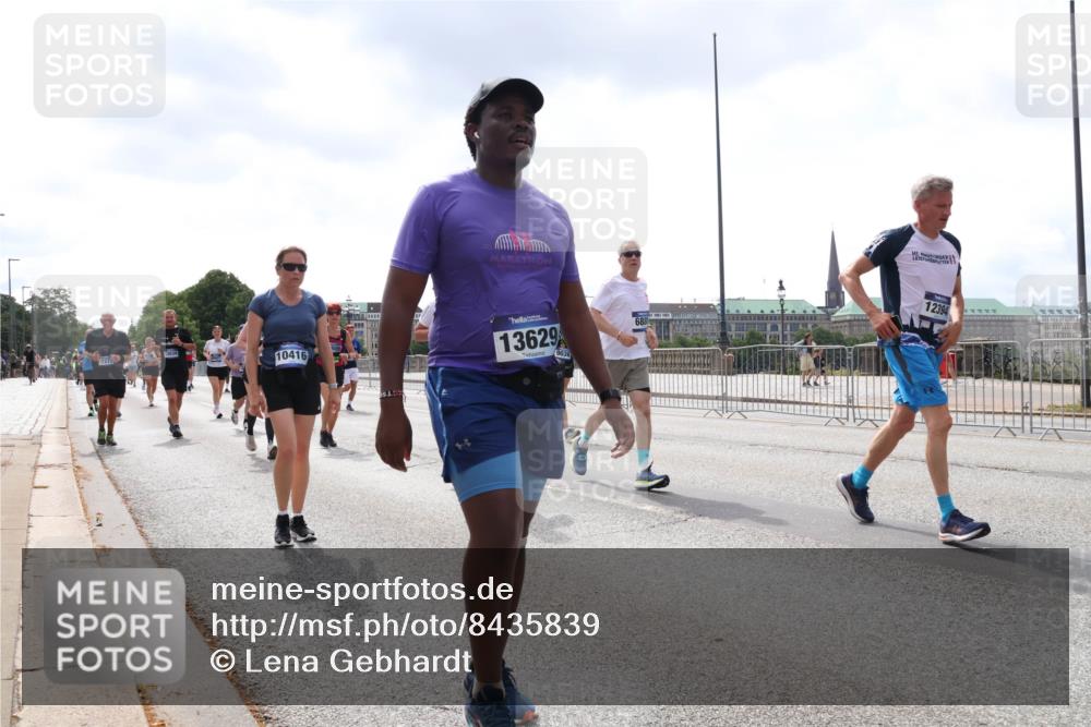 29.06.2025 - hella hamburg halbmarathon Lena Gebhardt http://msf.ph/oto/8435839 29.06.2025 10:45:03 Lombardsbrücke 10416, 13629, 9036, 688, 12394, 1024, 1273, 1629, 1685, 1798, 1924, 2007, 2674, 2779, 3160, 3164, 3570, 3879, 3993, 4099, 4102, 4186, 4215, 4275, 4337, 4504, 4820, 4851, 4968, 5099, 5108, 5190, 5355, 5636, 6509, 6763, 6788, 6841, 6888, 6980, 7699, 7912, 8582, 8594, 8605, 8762, 8907, 9036, 9084, 9085, 9331, 9333, 9397, 9536, 10562, 10566, 10668, 10707, 11272, 11314, 12198, 12318, 12332, 12334, 12394, 13039, 13261, 14681, 18454, 18459 meine-sportfotos.de