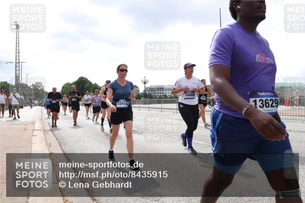 29.06.2025 - hella hamburg halbmarathon Lena Gebhardt http://msf.ph/oto/8435915 29.06.2025 10:45:04 Lombardsbrücke 7273, 13039, 10668, 3570, 10416, 9036, 13629, 1024, 1273, 1629, 1685, 1798, 1924, 2007, 2674, 2779, 3160, 3164, 3570, 3879, 3993, 4099, 4102, 4186, 4215, 4275, 4337, 4504, 4820, 4851, 4968, 5099, 5108, 5190, 5355, 5636, 6509, 6763, 6788, 6841, 6888, 6911, 6980, 7699, 7912, 8582, 8594, 8605, 8762, 8907, 9036, 9084, 9085, 9331, 9333, 9397, 10562, 10566, 10668, 10707, 11272, 11314, 12198, 12318, 12332, 12334, 12394, 13039, 13261, 14681, 18454, 18459 meine-sportfotos.de
