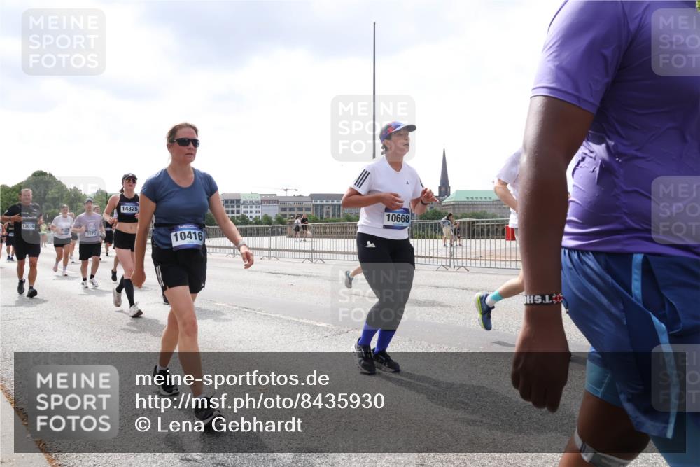 29.06.2025 - hella hamburg halbmarathon Lena Gebhardt http://msf.ph/oto/8435930 29.06.2025 10:45:04 Lombardsbrücke 13039, 3570, 14325, 10416, 10668, 1024, 1273, 1629, 1685, 1798, 1924, 2007, 2674, 2779, 3160, 3164, 3570, 3879, 3993, 4099, 4102, 4186, 4215, 4275, 4337, 4504, 4820, 4851, 4968, 5099, 5108, 5190, 5355, 5636, 6509, 6763, 6788, 6841, 6888, 6911, 6980, 7699, 7912, 8582, 8594, 8605, 8762, 8907, 9036, 9084, 9085, 9331, 9333, 9397, 10562, 10566, 10668, 10707, 11272, 11314, 12198, 12318, 12332, 12334, 12394, 13039, 13261, 14681, 18454, 18459 meine-sportfotos.de