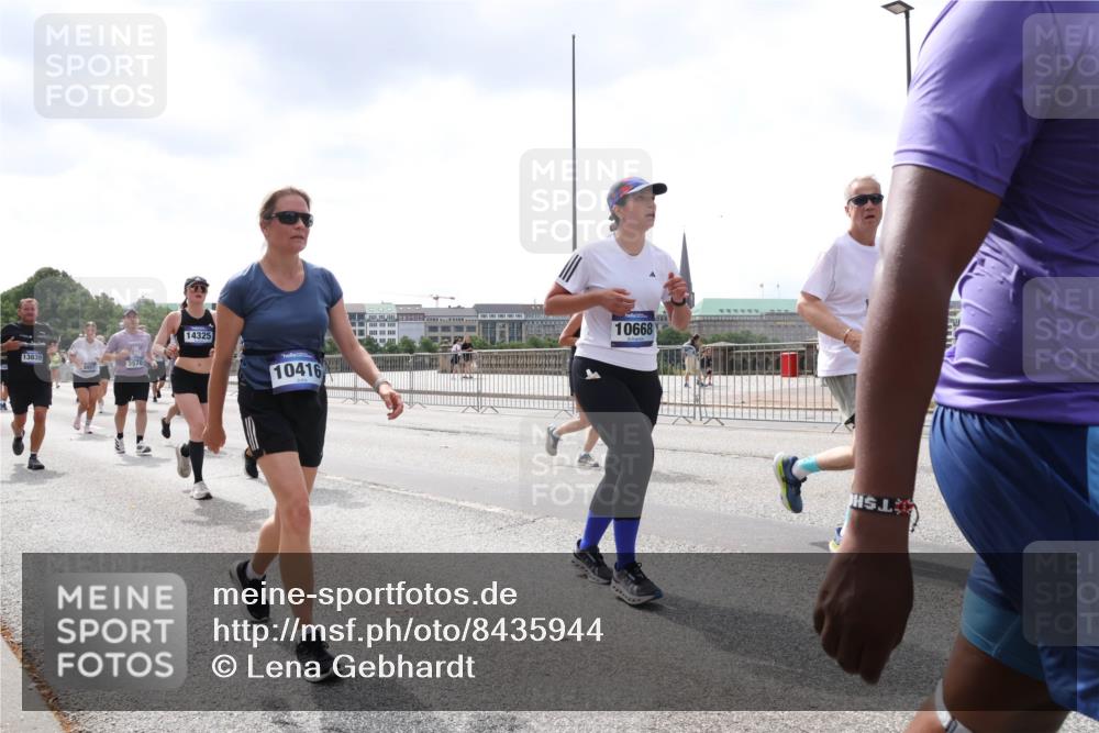 29.06.2025 - hella hamburg halbmarathon Lena Gebhardt http://msf.ph/oto/8435944 29.06.2025 10:45:04 Lombardsbrücke 13039, 10416, 10668, 14325, 8907, 3570, 1024, 1273, 1629, 1685, 1798, 1924, 2007, 2674, 2779, 3160, 3164, 3570, 3879, 3993, 4099, 4102, 4186, 4215, 4275, 4337, 4504, 4820, 4851, 4968, 5099, 5108, 5190, 5355, 5636, 6509, 6763, 6788, 6841, 6888, 6911, 6980, 7699, 7912, 8582, 8594, 8605, 8762, 8907, 9036, 9084, 9085, 9331, 9333, 9397, 10562, 10566, 10668, 10707, 11272, 11314, 12198, 12318, 12332, 12334, 12394, 13039, 13261, 14681, 18454, 18459 meine-sportfotos.de