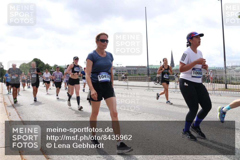 29.06.2025 - hella hamburg halbmarathon Lena Gebhardt http://msf.ph/oto/8435962 29.06.2025 10:45:04 Lombardsbrücke 17273, 13039, 3570, 427, 14325, 10416, 9036, 10668, 1024, 1273, 1629, 1685, 1798, 1924, 2007, 2674, 2779, 3160, 3164, 3570, 3879, 3993, 4099, 4102, 4186, 4215, 4275, 4337, 4504, 4820, 4851, 4968, 5099, 5108, 5190, 5355, 5636, 6509, 6763, 6788, 6841, 6888, 6911, 6980, 7699, 7912, 8582, 8594, 8605, 8762, 8907, 9036, 9084, 9085, 9331, 9333, 9397, 10562, 10566, 10668, 10707, 11272, 11314, 12198, 12318, 12332, 12334, 12394, 13039, 13261, 14681, 18454, 18459 meine-sportfotos.de