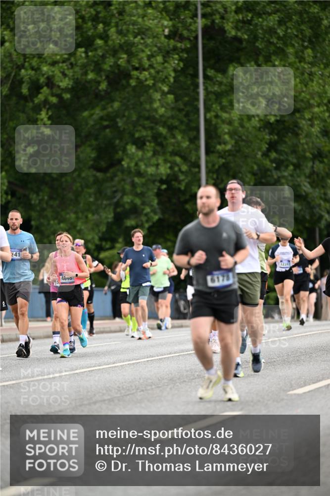 29.06.2025 - hella hamburg halbmarathon Dr. Thomas Lammeyer http://msf.ph/oto/8436027 29.06.2025 10:55:11 Kennedybrücke 1478, 2358, 2859, 3647, 4695, 4848, 5530, 6178, 7133, 7141, 7161, 7677, 8833, 8986, 9096, 9605, 10437 meine-sportfotos.de
