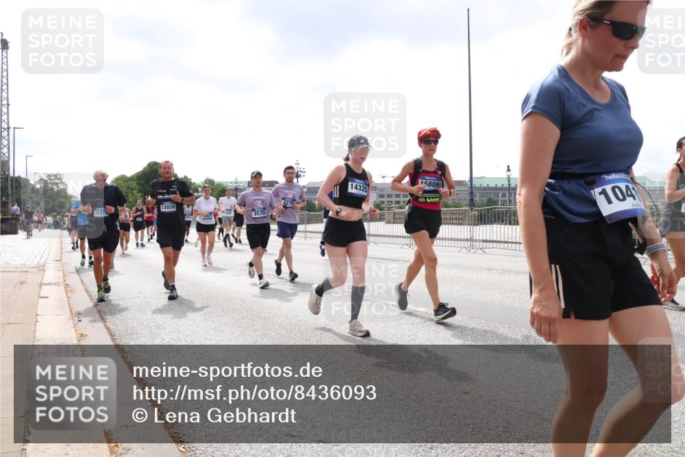 29.06.2025 - hella hamburg halbmarathon Lena Gebhardt http://msf.ph/oto/8436093 29.06.2025 10:45:05 Lombardsbrücke 13039, 3570, 17273, 4275, 14325, 15809, 104, 1024, 1273, 1629, 1685, 1798, 1924, 2007, 2674, 2779, 3160, 3164, 3570, 3879, 3993, 4099, 4102, 4186, 4215, 4275, 4337, 4504, 4820, 4851, 4968, 5099, 5108, 5190, 5355, 5636, 5949, 6509, 6763, 6788, 6841, 6888, 6911, 6980, 7699, 7912, 8582, 8594, 8605, 8762, 8907, 9036, 9084, 9085, 9331, 9333, 9397, 10225, 10562, 10566, 10668, 10707, 11272, 11314, 12198, 12318, 12332, 12334, 12394, 13039, 13261, 14681, 18454, 18459 meine-sportfotos.de