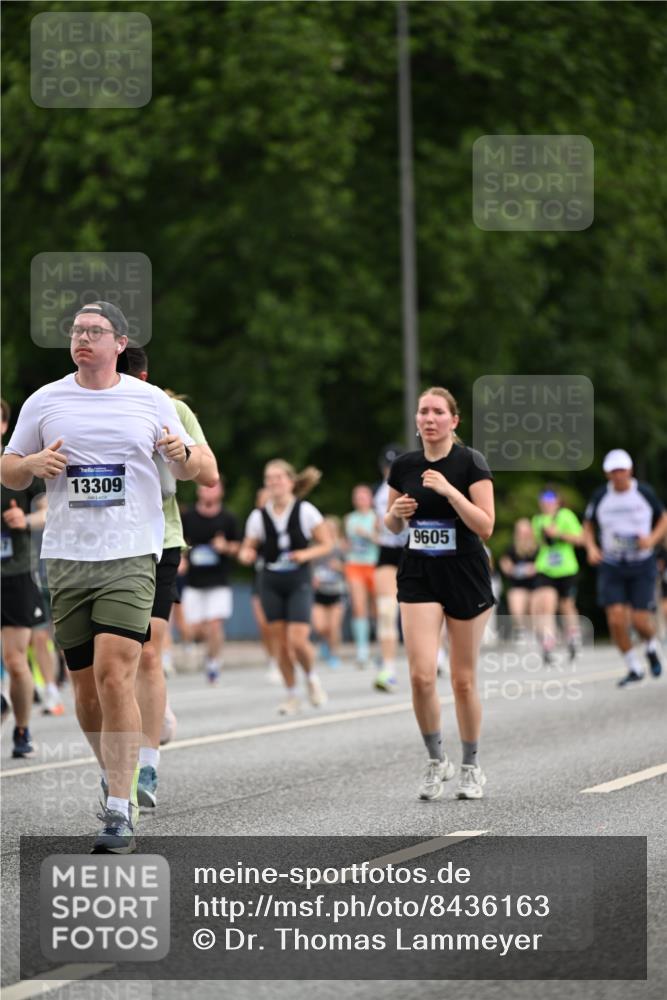 29.06.2025 - hella hamburg halbmarathon Dr. Thomas Lammeyer http://msf.ph/oto/8436163 29.06.2025 10:55:15 Kennedybrücke 1208, 1478, 2358, 2859, 3647, 4695, 4848, 5530, 6178, 7133, 7141, 7161, 7677, 8779, 8833, 8986, 9605, 10437, 11252 meine-sportfotos.de