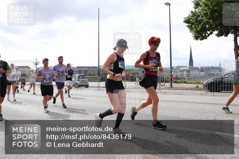 29.06.2025 - hella hamburg halbmarathon Lena Gebhardt http://msf.ph/oto/8436179 29.06.2025 10:45:06 Lombardsbrücke 9, 3570, 275, 1432, 15809, 1024, 1273, 1629, 1685, 1798, 1924, 2007, 2674, 2779, 3160, 3164, 3570, 3879, 3993, 4099, 4102, 4186, 4215, 4275, 4337, 4504, 4820, 4851, 4968, 5099, 5108, 5190, 5339, 5355, 5636, 5949, 6509, 6763, 6788, 6841, 6888, 6911, 6980, 7699, 7912, 8582, 8594, 8605, 8762, 8907, 9036, 9084, 9085, 9331, 9333, 9397, 10225, 10562, 10566, 10668, 10707, 11272, 11314, 12198, 12318, 12332, 12334, 12394, 13039, 13261, 14681 meine-sportfotos.de