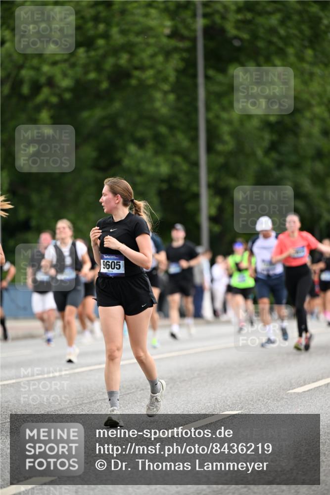 29.06.2025 - hella hamburg halbmarathon Dr. Thomas Lammeyer http://msf.ph/oto/8436219 29.06.2025 10:55:16 Kennedybrücke 1208, 1478, 2358, 2859, 3229, 3647, 4848, 5530, 6178, 7133, 7141, 7161, 7677, 8779, 8833, 8986, 9605, 10437, 11252 meine-sportfotos.de