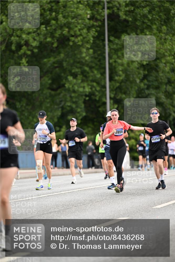 29.06.2025 - hella hamburg halbmarathon Dr. Thomas Lammeyer http://msf.ph/oto/8436268 29.06.2025 10:55:18 Kennedybrücke 1208, 1478, 2358, 2859, 3229, 3647, 4848, 5530, 6178, 7141, 8779, 8833, 8986, 9605, 10437, 11252 meine-sportfotos.de