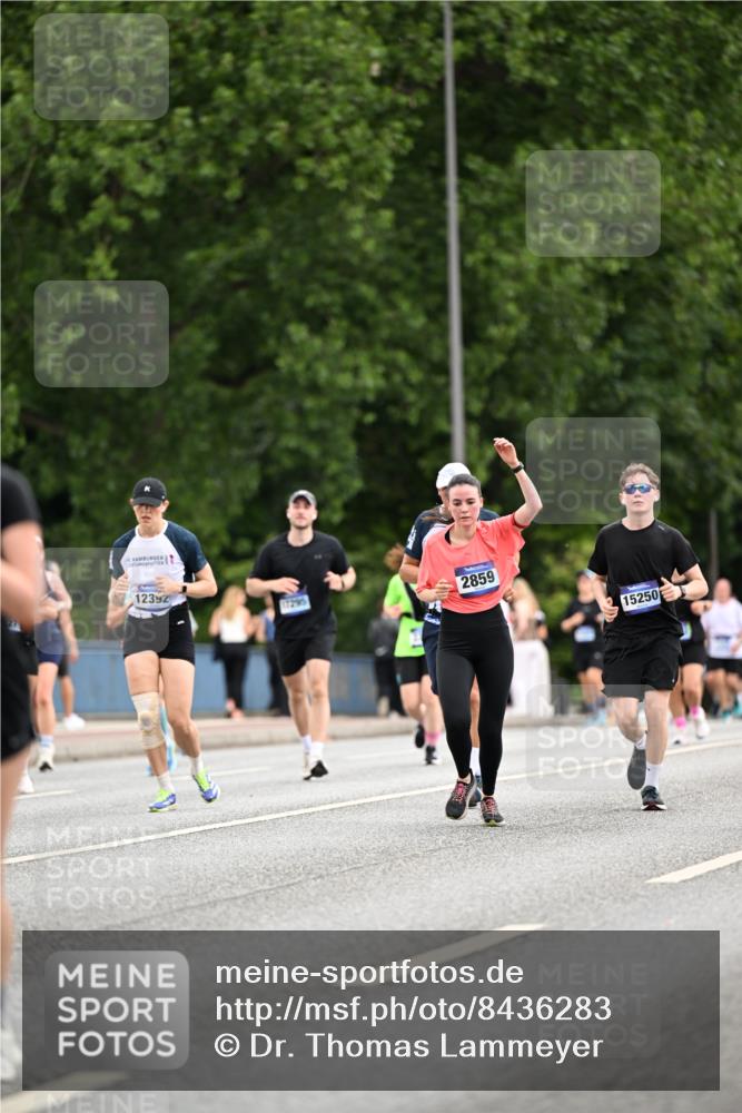 29.06.2025 - hella hamburg halbmarathon Dr. Thomas Lammeyer http://msf.ph/oto/8436283 29.06.2025 10:55:18 Kennedybrücke 1208, 1478, 2358, 2859, 3229, 3647, 4848, 5530, 6178, 7141, 8779, 8833, 8986, 9605, 10437, 11252 meine-sportfotos.de