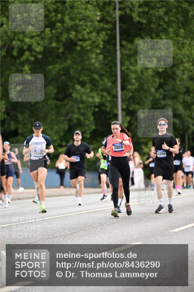 29.06.2025 - hella hamburg halbmarathon Dr. Thomas Lammeyer http://msf.ph/oto/8436290 29.06.2025 10:55:18 Kennedybrücke 1208, 1478, 2358, 2859, 3229, 3647, 4848, 5530, 6178, 7141, 8779, 8833, 8986, 9605, 10437, 11252 meine-sportfotos.de