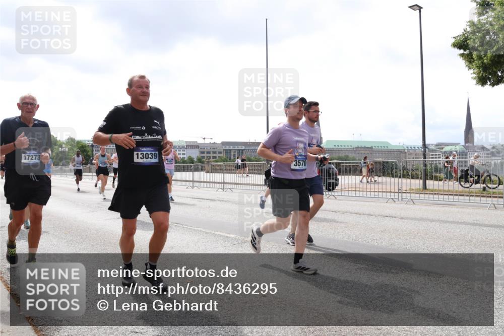 29.06.2025 - hella hamburg halbmarathon Lena Gebhardt http://msf.ph/oto/8436295 29.06.2025 10:45:07 Lombardsbrücke 17273, 13039, 1024, 3570, 1024, 1273, 1629, 1685, 1798, 1924, 2007, 2674, 2779, 3160, 3164, 3570, 3879, 3993, 4099, 4102, 4186, 4215, 4275, 4306, 4337, 4504, 4820, 4851, 5099, 5108, 5190, 5339, 5636, 5949, 6509, 6763, 6788, 6841, 6888, 6911, 6980, 7699, 7912, 8582, 8594, 8605, 8762, 8907, 9036, 9084, 9085, 9331, 9333, 10225, 10562, 10566, 10668, 10707, 11272, 11314, 12198, 12318, 12332, 12334, 12394, 13039, 13261, 14681 meine-sportfotos.de