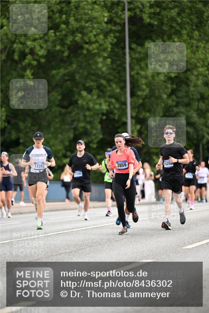 29.06.2025 - hella hamburg halbmarathon Dr. Thomas Lammeyer http://msf.ph/oto/8436302 29.06.2025 10:55:18 Kennedybrücke 1208, 1478, 2358, 2859, 3229, 3647, 4848, 5530, 6178, 7141, 8779, 8833, 8986, 9605, 10437, 11252 meine-sportfotos.de