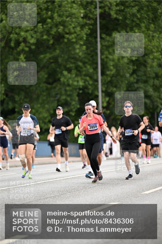 29.06.2025 - hella hamburg halbmarathon Dr. Thomas Lammeyer http://msf.ph/oto/8436306 29.06.2025 10:55:18 Kennedybrücke 1208, 1478, 2358, 2859, 3229, 3647, 4848, 5530, 6178, 7141, 8779, 8833, 8986, 9605, 10437, 11252 meine-sportfotos.de