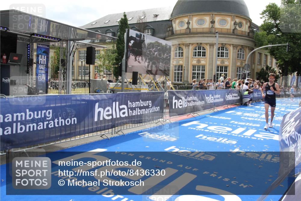 29.06.2025 - hella hamburg halbmarathon Michael Strokosch http://msf.ph/oto/8436330 29.06.2025 10:19:25 Ziel 2659, 13016 meine-sportfotos.de