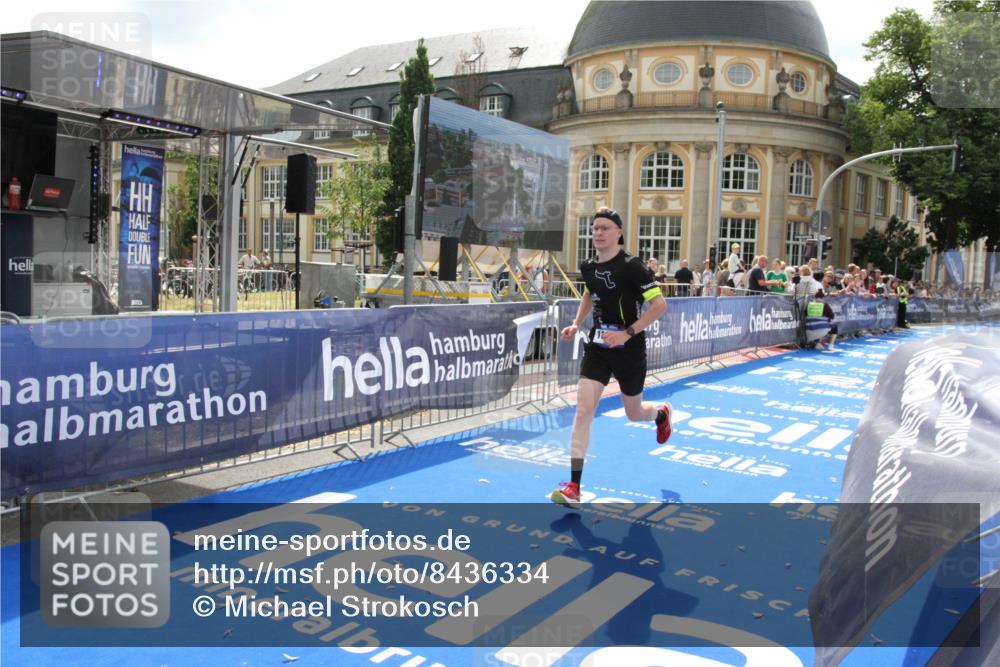 29.06.2025 - hella hamburg halbmarathon Michael Strokosch http://msf.ph/oto/8436334 29.06.2025 10:17:26 Ziel 18694 meine-sportfotos.de
