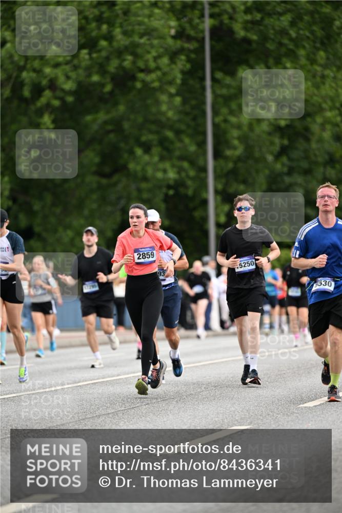 29.06.2025 - hella hamburg halbmarathon Dr. Thomas Lammeyer http://msf.ph/oto/8436341 29.06.2025 10:55:19 Kennedybrücke 1208, 1478, 2358, 2859, 3229, 3647, 4848, 5530, 6178, 7141, 8779, 8833, 8986, 9605, 10437, 11252 meine-sportfotos.de