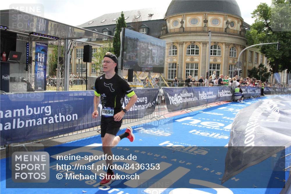 29.06.2025 - hella hamburg halbmarathon Michael Strokosch http://msf.ph/oto/8436353 29.06.2025 10:17:27 Ziel 18694 meine-sportfotos.de