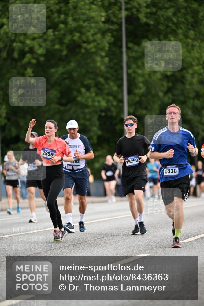 29.06.2025 - hella hamburg halbmarathon Dr. Thomas Lammeyer http://msf.ph/oto/8436363 29.06.2025 10:55:20 Kennedybrücke 1208, 1478, 2358, 2859, 3229, 3647, 4848, 5530, 6178, 7141, 7769, 8779, 8986, 9605, 10437, 11252 meine-sportfotos.de
