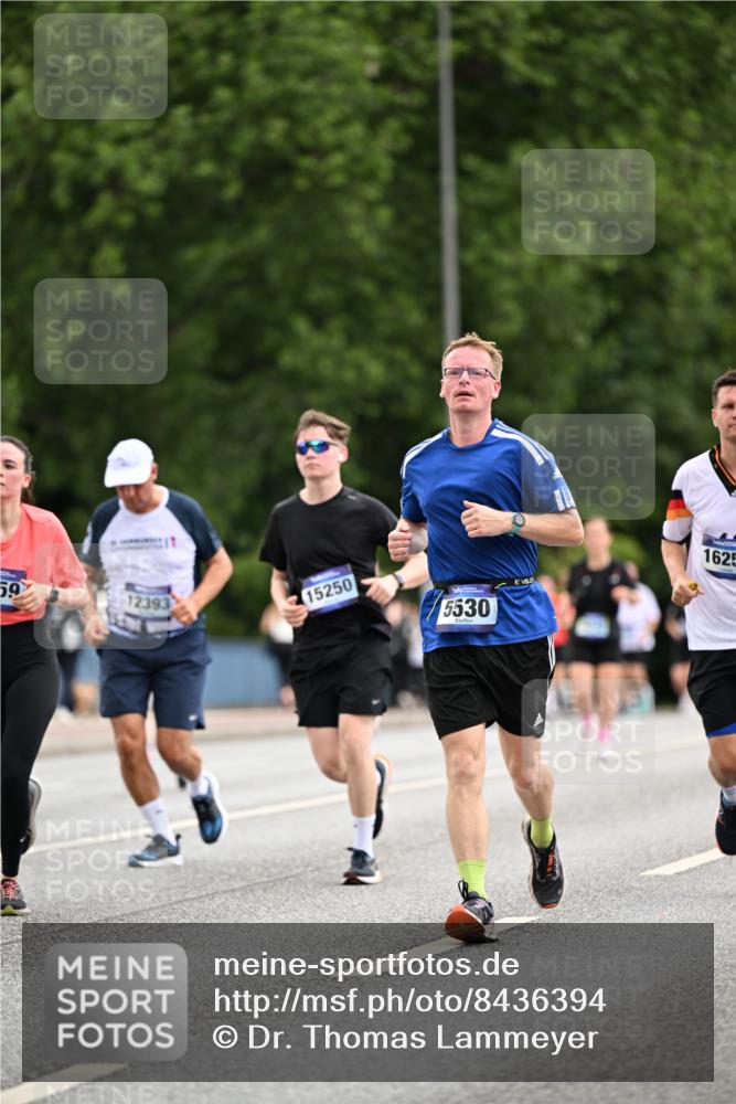 29.06.2025 - hella hamburg halbmarathon Dr. Thomas Lammeyer http://msf.ph/oto/8436394 29.06.2025 10:55:21 Kennedybrücke 1208, 2358, 2859, 3229, 3647, 4848, 5530, 6178, 7141, 7769, 8779, 8986, 9605, 10437, 11252 meine-sportfotos.de