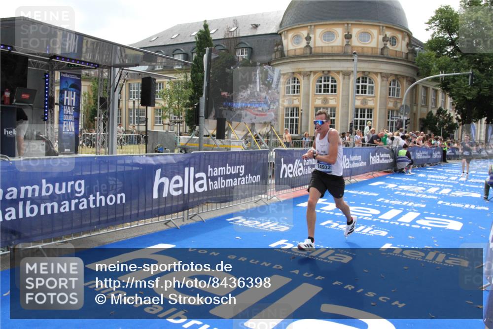 29.06.2025 - hella hamburg halbmarathon Michael Strokosch http://msf.ph/oto/8436398 29.06.2025 10:17:57 Ziel 14932, 15166 meine-sportfotos.de