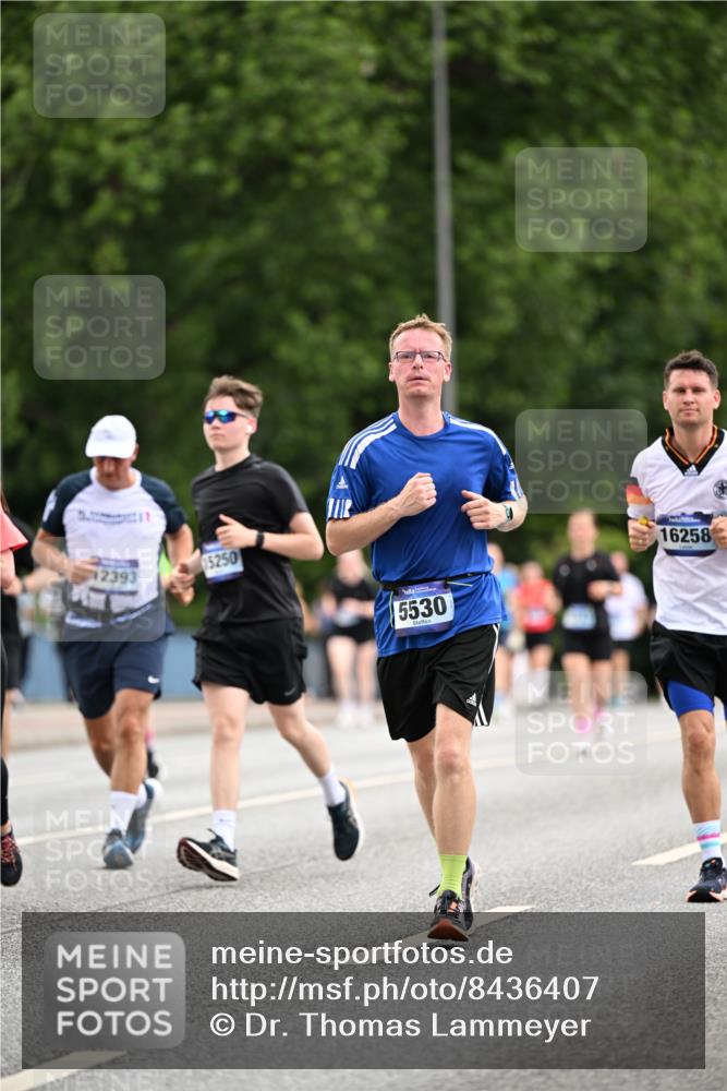 29.06.2025 - hella hamburg halbmarathon Dr. Thomas Lammeyer http://msf.ph/oto/8436407 29.06.2025 10:55:21 Kennedybrücke 1208, 2358, 2859, 3229, 3647, 4848, 5530, 6178, 7141, 7769, 8779, 8986, 9605, 10437, 11252 meine-sportfotos.de