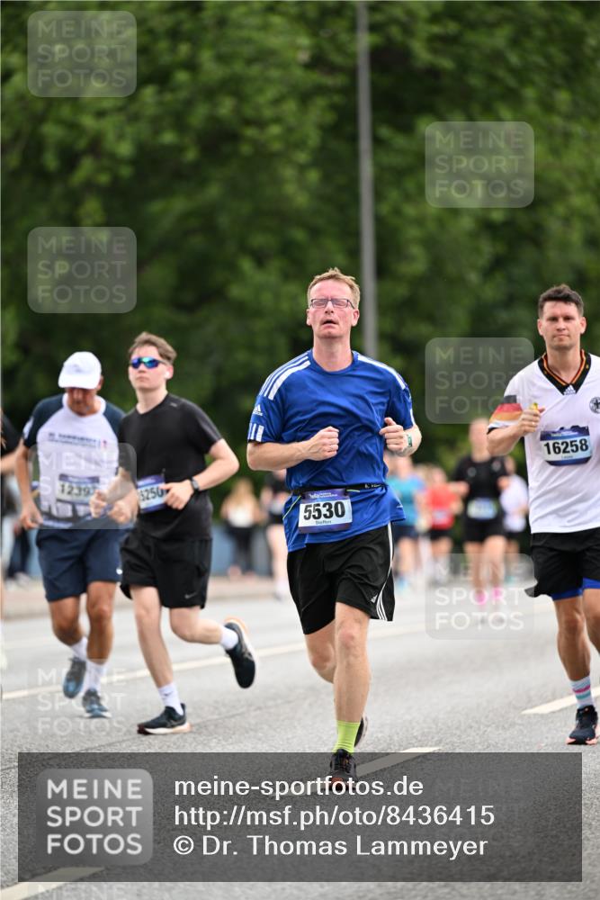 29.06.2025 - hella hamburg halbmarathon Dr. Thomas Lammeyer http://msf.ph/oto/8436415 29.06.2025 10:55:21 Kennedybrücke 1208, 2358, 2859, 3229, 3647, 4848, 5530, 6178, 7141, 7769, 8779, 8986, 9605, 10437, 11252 meine-sportfotos.de