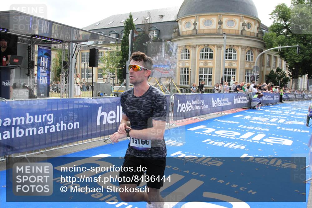 29.06.2025 - hella hamburg halbmarathon Michael Strokosch http://msf.ph/oto/8436444 29.06.2025 10:18:00 Ziel 15166, 19072 meine-sportfotos.de