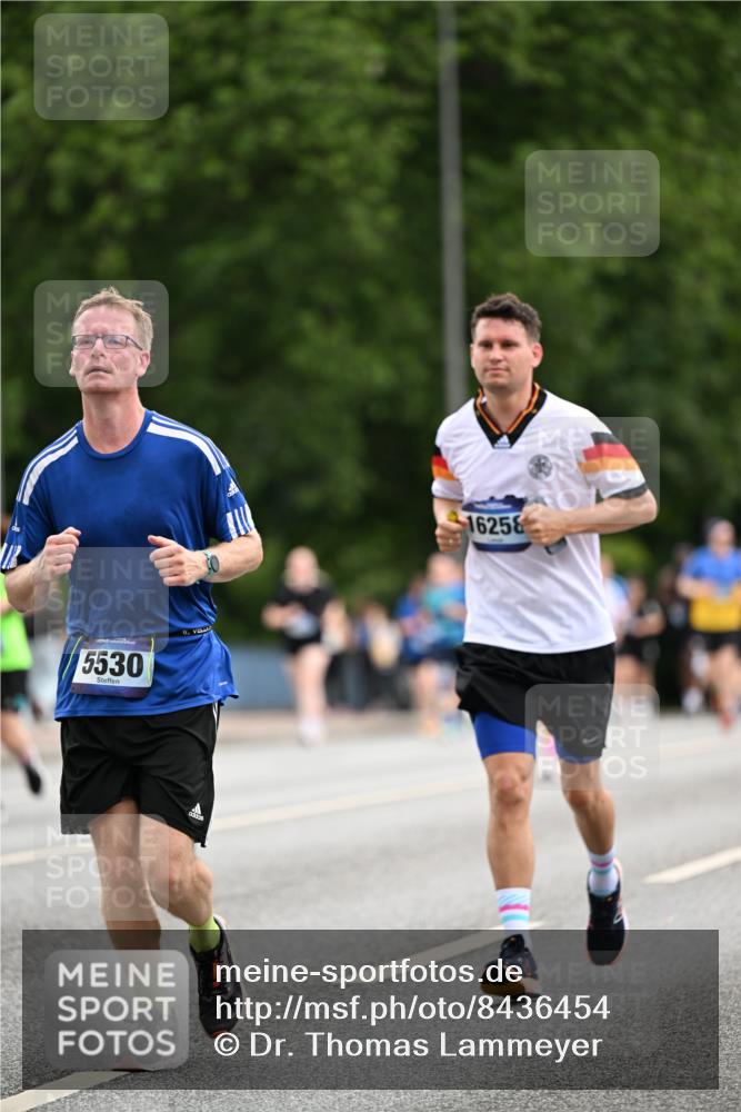 29.06.2025 - hella hamburg halbmarathon Dr. Thomas Lammeyer http://msf.ph/oto/8436454 29.06.2025 10:55:23 Kennedybrücke 1208, 2358, 2859, 3229, 3647, 4771, 4848, 5530, 6178, 7141, 7769, 8779, 8986, 9605, 11252 meine-sportfotos.de