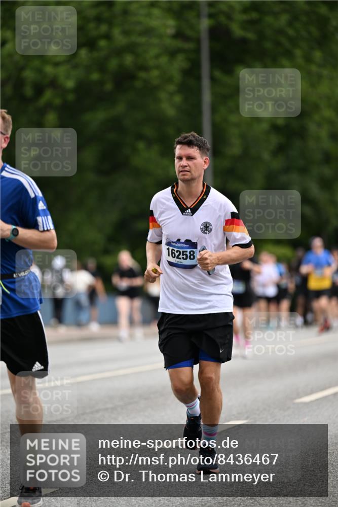 29.06.2025 - hella hamburg halbmarathon Dr. Thomas Lammeyer http://msf.ph/oto/8436467 29.06.2025 10:55:23 Kennedybrücke 1208, 2358, 2859, 3229, 3647, 4771, 4848, 5530, 6178, 7141, 7769, 8779, 8986, 9605, 11252 meine-sportfotos.de