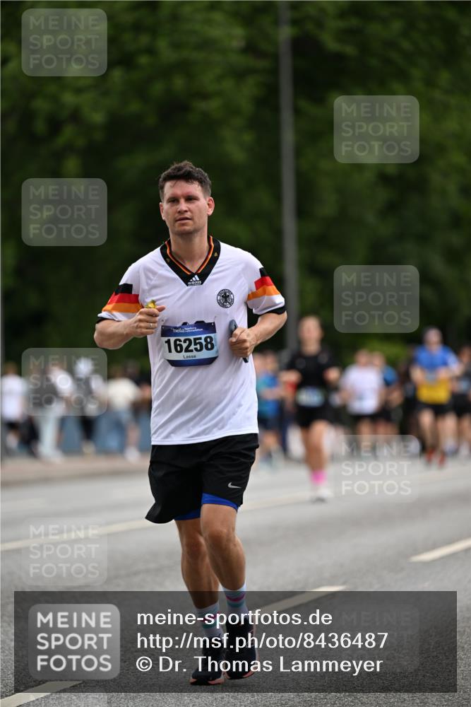 29.06.2025 - hella hamburg halbmarathon Dr. Thomas Lammeyer http://msf.ph/oto/8436487 29.06.2025 10:55:23 Kennedybrücke 1208, 2358, 2859, 3229, 3647, 4771, 4848, 5530, 6178, 7141, 7769, 8779, 8986, 9605, 11252 meine-sportfotos.de