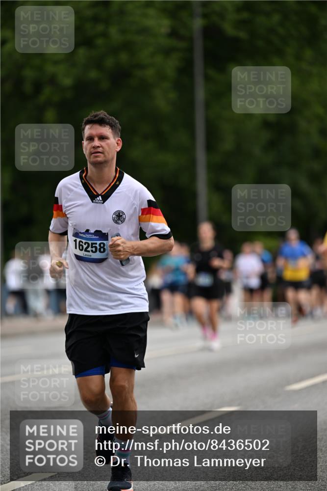 29.06.2025 - hella hamburg halbmarathon Dr. Thomas Lammeyer http://msf.ph/oto/8436502 29.06.2025 10:55:24 Kennedybrücke 1208, 2358, 2859, 3229, 4771, 4848, 5530, 6178, 7141, 7769, 8779, 9166, 9605, 9933, 11252 meine-sportfotos.de