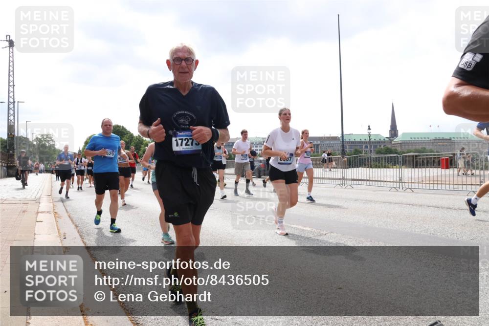 29.06.2025 - hella hamburg halbmarathon Lena Gebhardt http://msf.ph/oto/8436505 29.06.2025 10:45:08 Lombardsbrücke 529, 17273, 18294, 17521, 1024, 1273, 1629, 1685, 1798, 1924, 2007, 2674, 2779, 3160, 3164, 3357, 3377, 3570, 3879, 3993, 4099, 4102, 4186, 4275, 4306, 4337, 4504, 4820, 4851, 5099, 5108, 5190, 5339, 5636, 5949, 6150, 6509, 6763, 6788, 6841, 6888, 6911, 6980, 7530, 7699, 7912, 8582, 8594, 8605, 8762, 8907, 9036, 9084, 9085, 9331, 9333, 10225, 10562, 10566, 10668, 10707, 11272, 11314, 12198, 12318, 12332, 12334, 12394, 13039, 13261, 14681 meine-sportfotos.de
