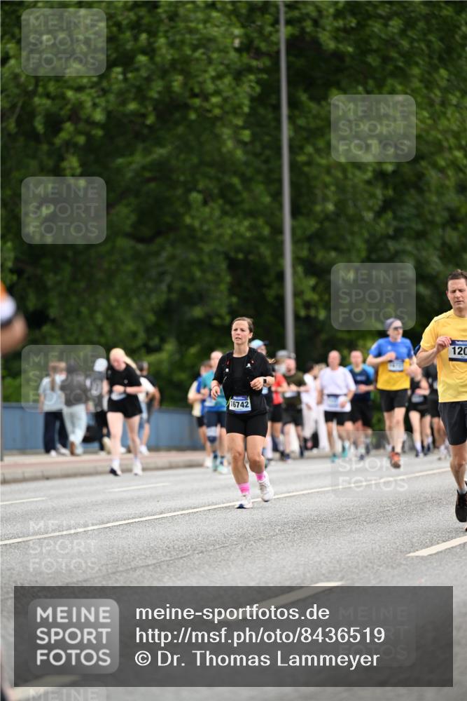 29.06.2025 - hella hamburg halbmarathon Dr. Thomas Lammeyer http://msf.ph/oto/8436519 29.06.2025 10:55:25 Kennedybrücke 1208, 2358, 2859, 3229, 4771, 4848, 5530, 6178, 7141, 7769, 8779, 9166, 9167, 9605, 9933, 11252 meine-sportfotos.de