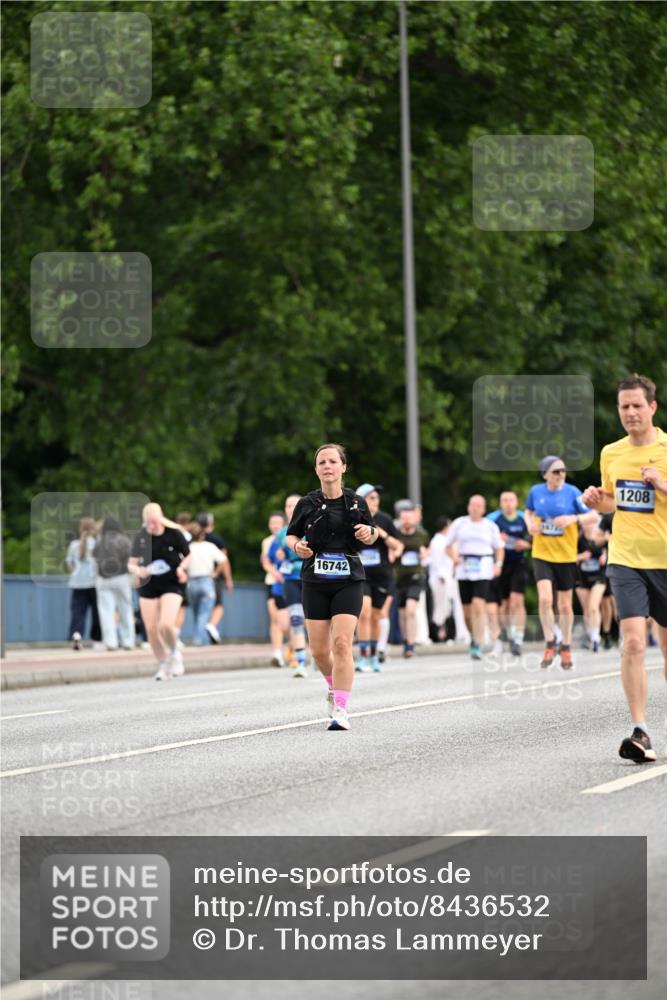 29.06.2025 - hella hamburg halbmarathon Dr. Thomas Lammeyer http://msf.ph/oto/8436532 29.06.2025 10:55:25 Kennedybrücke 1208, 2358, 2859, 3229, 4771, 4848, 5530, 6178, 7141, 7769, 8779, 9166, 9167, 9605, 9933, 11252 meine-sportfotos.de