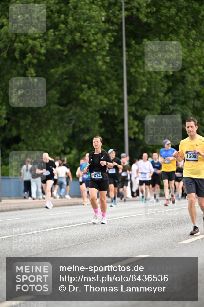 29.06.2025 - hella hamburg halbmarathon Dr. Thomas Lammeyer http://msf.ph/oto/8436536 29.06.2025 10:55:25 Kennedybrücke 1208, 2358, 2859, 3229, 4771, 4848, 5530, 6178, 7141, 7769, 8779, 9166, 9167, 9605, 9933, 11252 meine-sportfotos.de