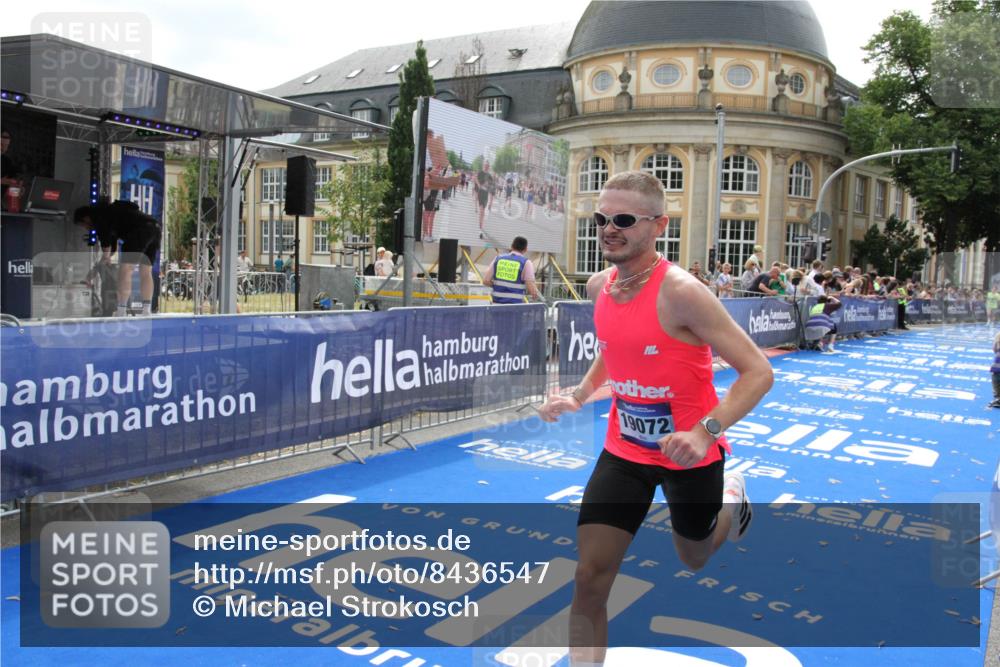 29.06.2025 - hella hamburg halbmarathon Michael Strokosch http://msf.ph/oto/8436547 29.06.2025 10:18:07 Ziel 19072 meine-sportfotos.de