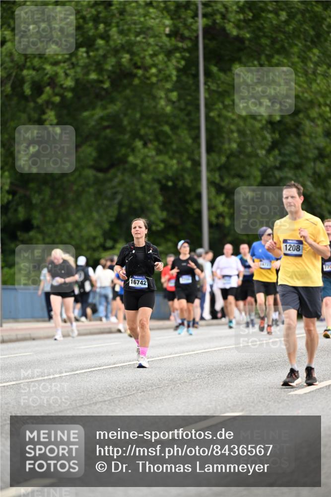 29.06.2025 - hella hamburg halbmarathon Dr. Thomas Lammeyer http://msf.ph/oto/8436567 29.06.2025 10:55:26 Kennedybrücke 1208, 2358, 2859, 3229, 4771, 4848, 5530, 6178, 7141, 7769, 8779, 9166, 9167, 9605, 9933, 11252 meine-sportfotos.de