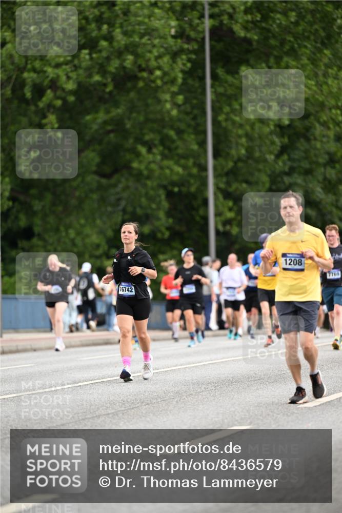 29.06.2025 - hella hamburg halbmarathon Dr. Thomas Lammeyer http://msf.ph/oto/8436579 29.06.2025 10:55:26 Kennedybrücke 1208, 2358, 2859, 3229, 4771, 4848, 5530, 6178, 7141, 7769, 8779, 9166, 9167, 9605, 9933, 11252 meine-sportfotos.de