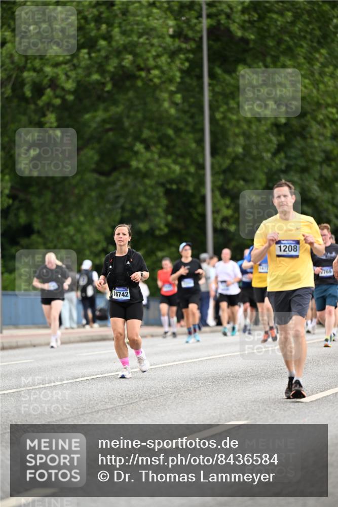 29.06.2025 - hella hamburg halbmarathon Dr. Thomas Lammeyer http://msf.ph/oto/8436584 29.06.2025 10:55:26 Kennedybrücke 1208, 2358, 2859, 3229, 4771, 4848, 5530, 6178, 7141, 7769, 8779, 9166, 9167, 9605, 9933, 11252 meine-sportfotos.de