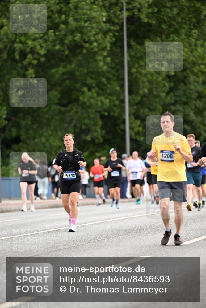 29.06.2025 - hella hamburg halbmarathon Dr. Thomas Lammeyer http://msf.ph/oto/8436593 29.06.2025 10:55:26 Kennedybrücke 1208, 2358, 2859, 3229, 4771, 4848, 5530, 6178, 7141, 7769, 8779, 9166, 9167, 9605, 9933, 11252 meine-sportfotos.de