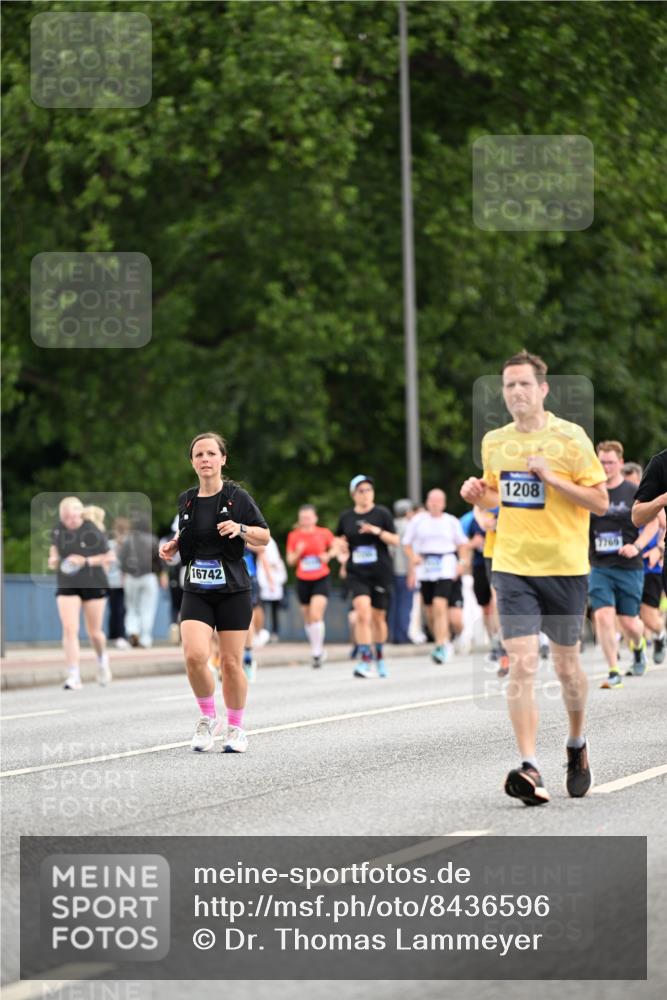 29.06.2025 - hella hamburg halbmarathon Dr. Thomas Lammeyer http://msf.ph/oto/8436596 29.06.2025 10:55:26 Kennedybrücke 1208, 2358, 2859, 3229, 4771, 4848, 5530, 6178, 7141, 7769, 8779, 9166, 9167, 9605, 9933, 11252 meine-sportfotos.de