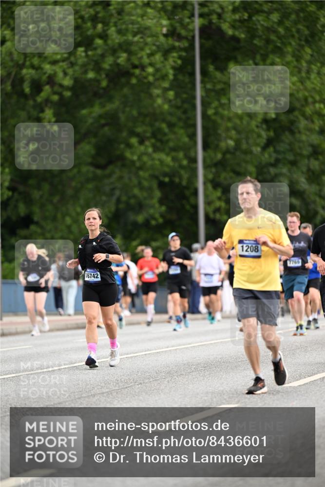 29.06.2025 - hella hamburg halbmarathon Dr. Thomas Lammeyer http://msf.ph/oto/8436601 29.06.2025 10:55:27 Kennedybrücke 1208, 2358, 2859, 3229, 4771, 4848, 5530, 6178, 7141, 7769, 8779, 9166, 9167, 9605, 9933, 11252 meine-sportfotos.de