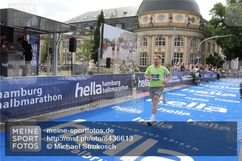 29.06.2025 - hella hamburg halbmarathon Michael Strokosch http://msf.ph/oto/8436613 29.06.2025 10:18:15 Ziel 17786 meine-sportfotos.de
