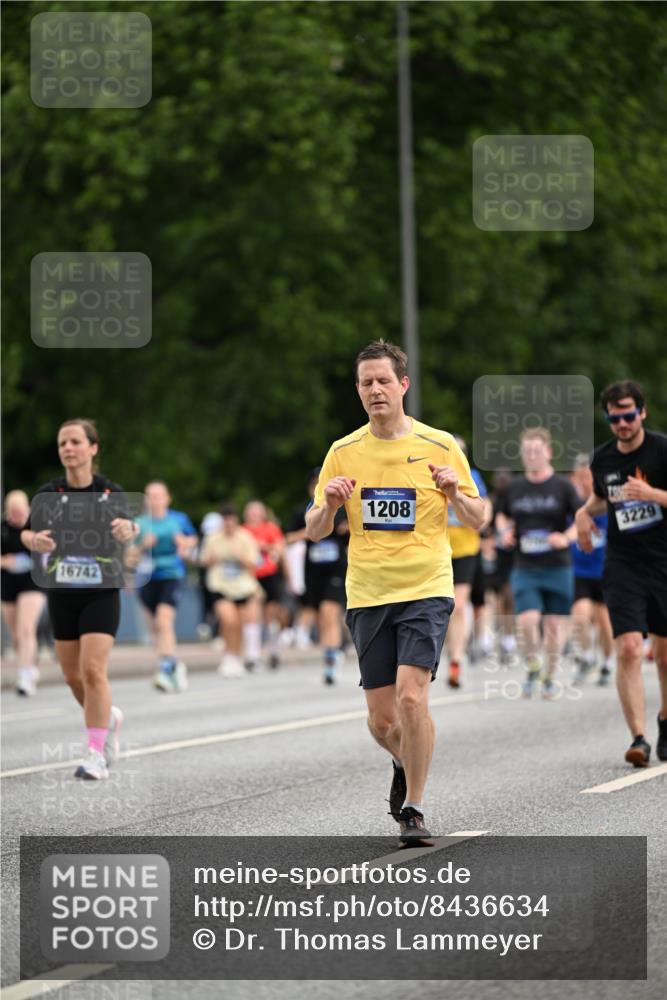 29.06.2025 - hella hamburg halbmarathon Dr. Thomas Lammeyer http://msf.ph/oto/8436634 29.06.2025 10:55:28 Kennedybrücke 1208, 1930, 2358, 2859, 3229, 4771, 4848, 5530, 6178, 7141, 7769, 8779, 9166, 9167, 9605, 9933, 11252 meine-sportfotos.de