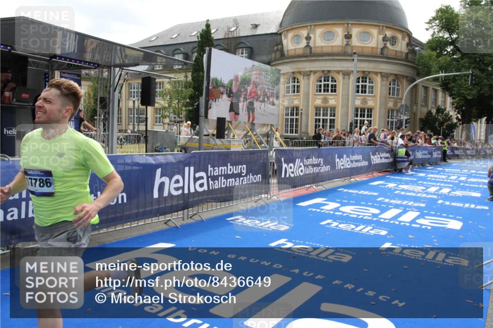 29.06.2025 - hella hamburg halbmarathon Michael Strokosch http://msf.ph/oto/8436649 29.06.2025 10:18:15 Ziel 17786 meine-sportfotos.de