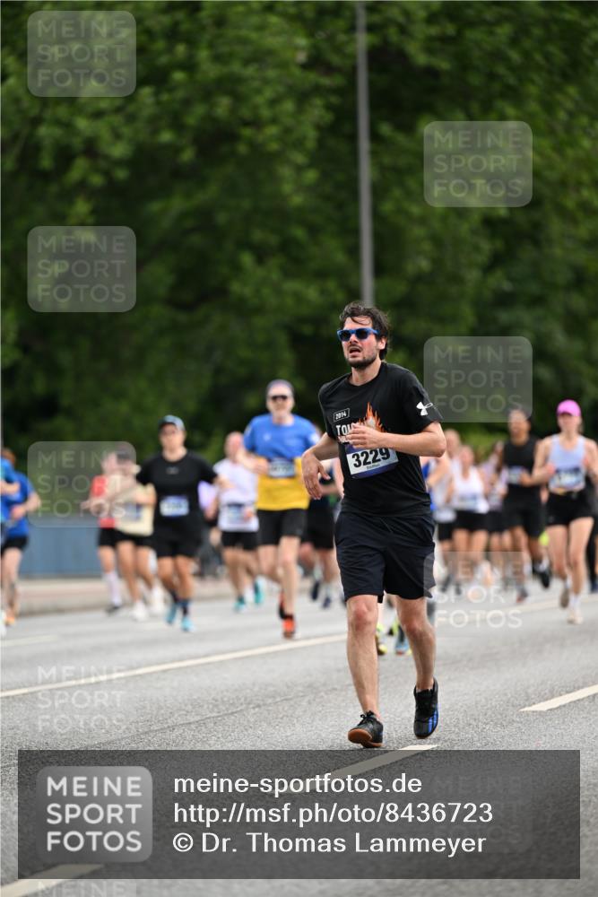 29.06.2025 - hella hamburg halbmarathon Dr. Thomas Lammeyer http://msf.ph/oto/8436723 29.06.2025 10:55:30 Kennedybrücke 1208, 1930, 2358, 2380, 2859, 3229, 3838, 4771, 4848, 5530, 7141, 7769, 8779, 9166, 9167, 9605, 9933, 11252 meine-sportfotos.de