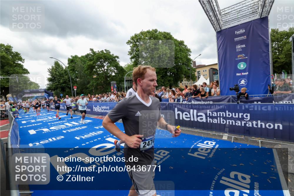29.06.2025 - hella hamburg halbmarathon Zöllner http://msf.ph/oto/8436771 29.06.2025 10:54:41 Ziel 1125, 1496, 2474, 3310, 5259, 7478, 9012, 10040, 10368, 10376, 12489, 15389, 15584, 17765, 19000 meine-sportfotos.de