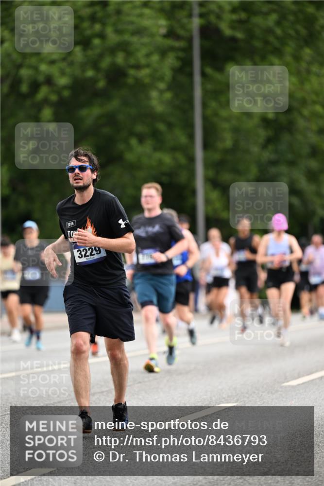 29.06.2025 - hella hamburg halbmarathon Dr. Thomas Lammeyer http://msf.ph/oto/8436793 29.06.2025 10:55:31 Kennedybrücke 1208, 1930, 2358, 2380, 2859, 3229, 3838, 4771, 4848, 5530, 7012, 7141, 7769, 7938, 8779, 9166, 9167, 9605, 9933, 11252 meine-sportfotos.de