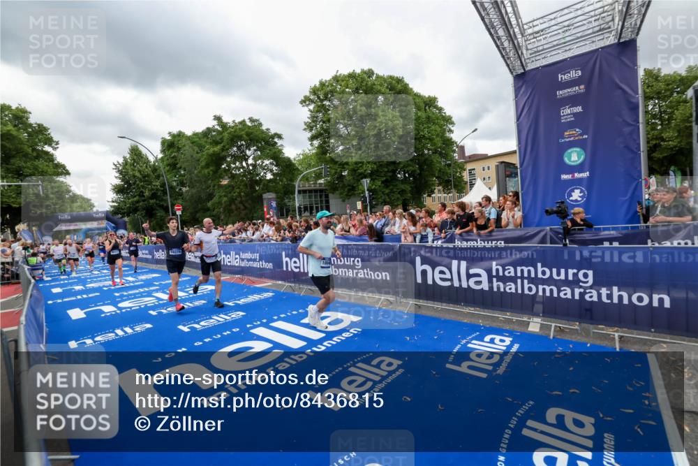 29.06.2025 - hella hamburg halbmarathon Zöllner http://msf.ph/oto/8436815 29.06.2025 10:54:42 Ziel 1125, 1496, 3310, 5259, 7478, 8449, 9012, 10040, 10368, 10376, 12489, 14239, 15389, 15408, 15584, 17231, 17765, 19000 meine-sportfotos.de