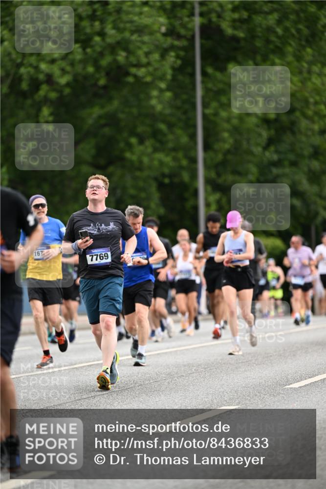 29.06.2025 - hella hamburg halbmarathon Dr. Thomas Lammeyer http://msf.ph/oto/8436833 29.06.2025 10:55:32 Kennedybrücke 1208, 1930, 2358, 2380, 2859, 3229, 3838, 4771, 4848, 5286, 5289, 5530, 7012, 7141, 7769, 7938, 8410, 8779, 9166, 9167, 9605, 9933, 10636, 11252 meine-sportfotos.de